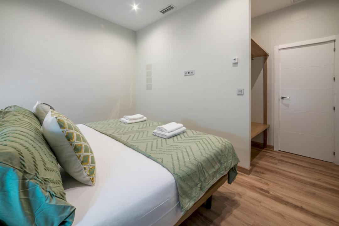 2 Bedrooms 1.5 Bathrooms Furnished - Justicia - Refurbished - Mintystay マドリード エクステリア 写真