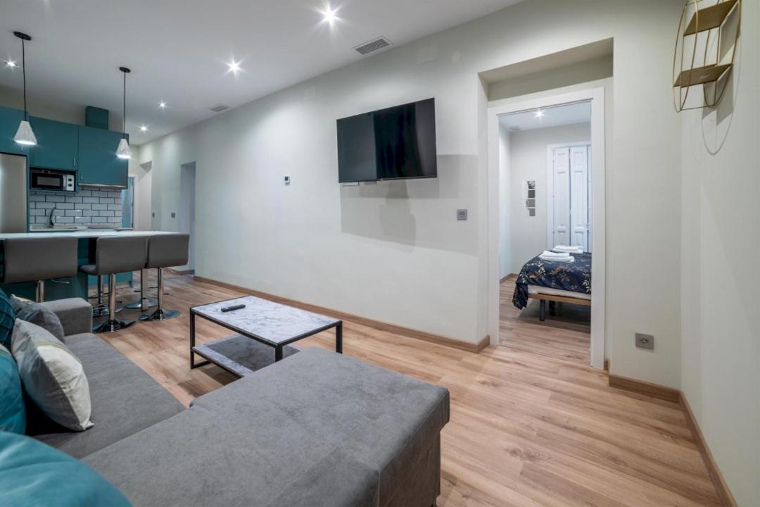 2 Bedrooms 1.5 Bathrooms Furnished - Justicia - Refurbished - Mintystay マドリード エクステリア 写真
